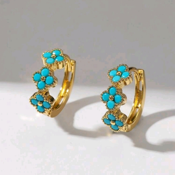 NEW!! 14k Gold Plated Turquoise Flower Small Huggie Hoop Earrings - Picture 2 of 3